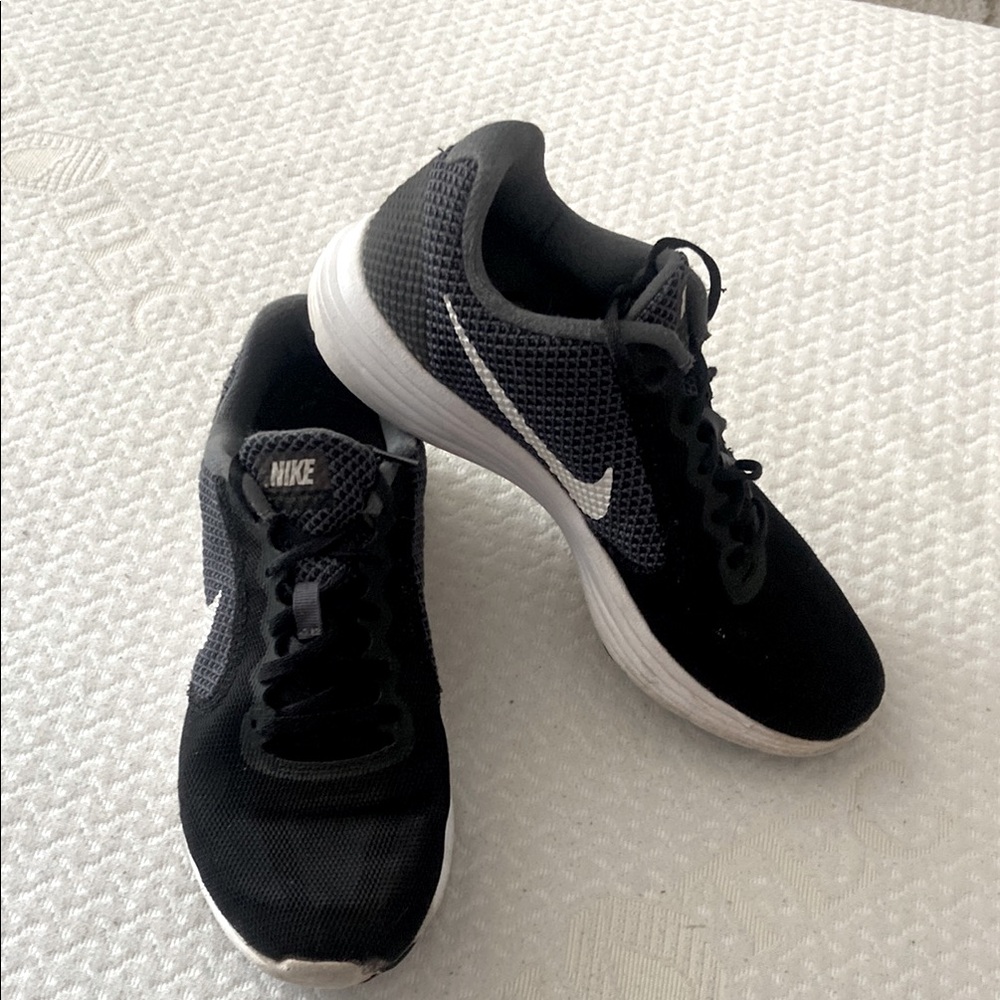 Nike‎ Dual-Tone Black and White Running Shoes